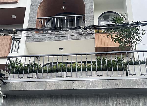 Lan can sắt ban công mặt tiền